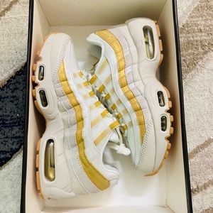Nike air max 95 desert sand gold